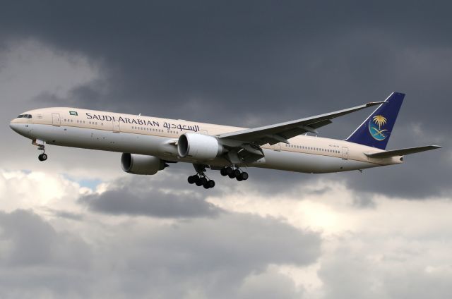 BOEING 777-300ER (HZ-AK18)