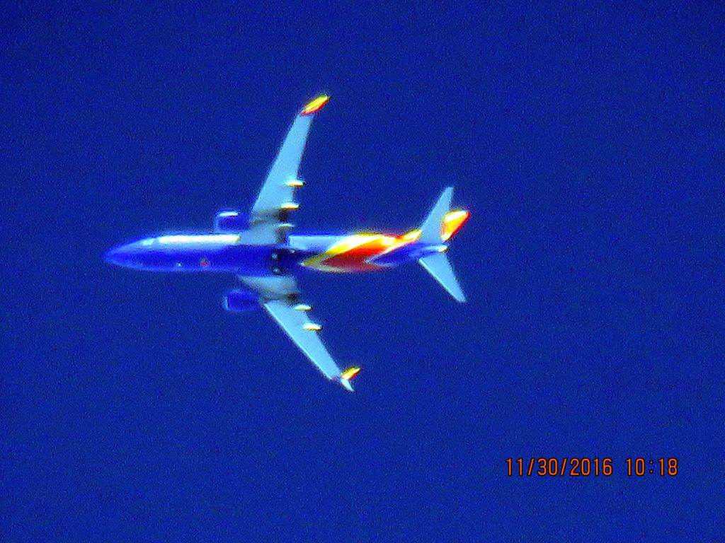 Boeing 737-800 (N8681M)