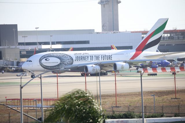 Airbus A380-800 (A6-EVK)