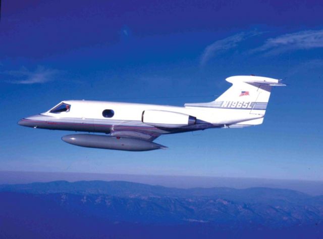 Learjet 24 (N1965L)