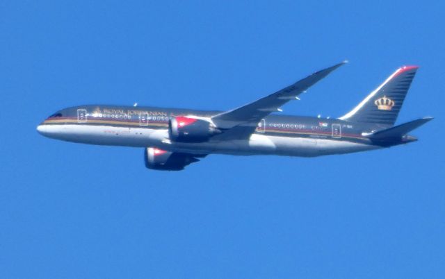 Boeing 787-8 (JY-BAE) - Shown here is a Royal Jordanian Boeing 787-800 a few minutes until it lands in the Spring of 2018.