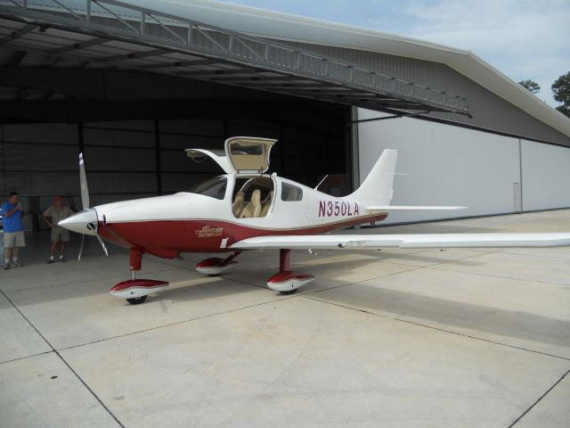 Cessna 350 (N350LA)