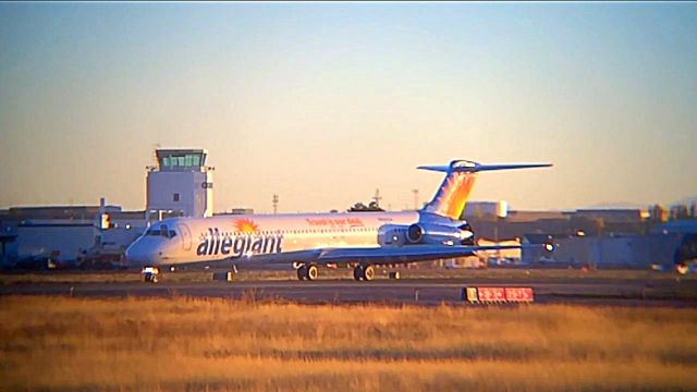 McDonnell Douglas MD-83 — - AAY102 ROLL OUT RWY 03