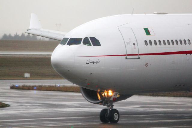 Airbus A330-200 (7T-JVJ) - Taxiing to runway 26R.