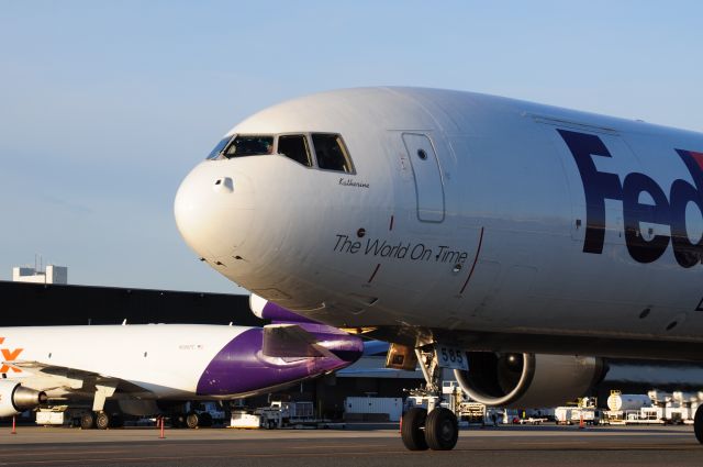 Boeing MD-11 (N585FE)