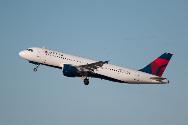 Airbus A320 (N370NW)