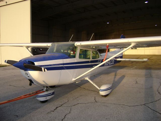 Cessna Skyhawk (N64235)