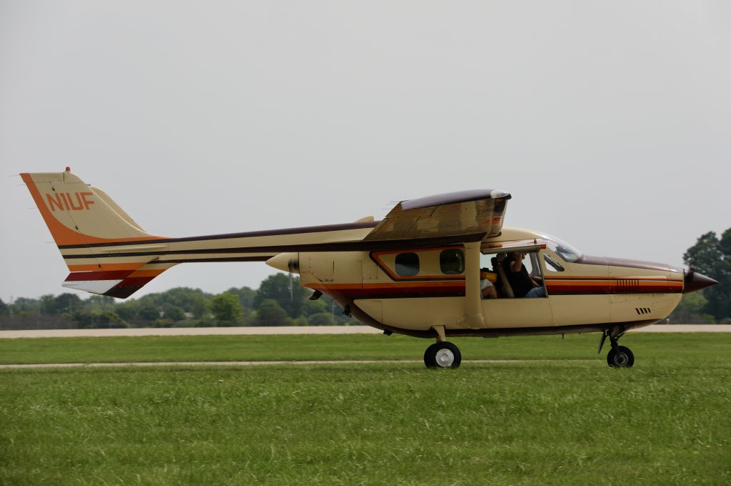 Cessna T337G Pressurized Skymaster (N1UF) - On flightline.
