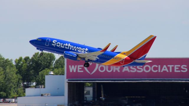 Boeing 737-700 (N7854B) - N7854B as Flight 45 to DAL (July 6th, 2018) 