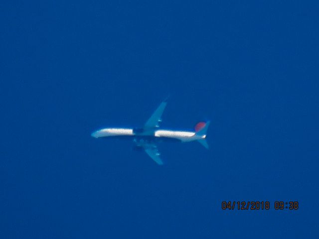 Boeing 737-800 (N3740C)