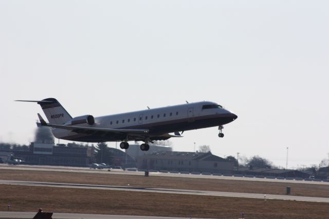 Canadair Regional Jet CRJ-200 (N500PR) - Departing RWY 27 in route to KQJF