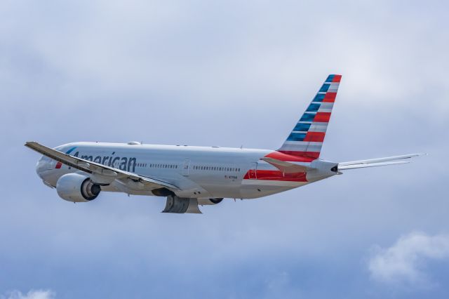 Boeing 777-200 (N779AN) - An American Airlines 777-200 taking off from PHX on 2/13/23, the busiest day in PHX history, during the Super Bowl rush. Taken with a Canon R7 and Canon EF 100-400 II L lens.