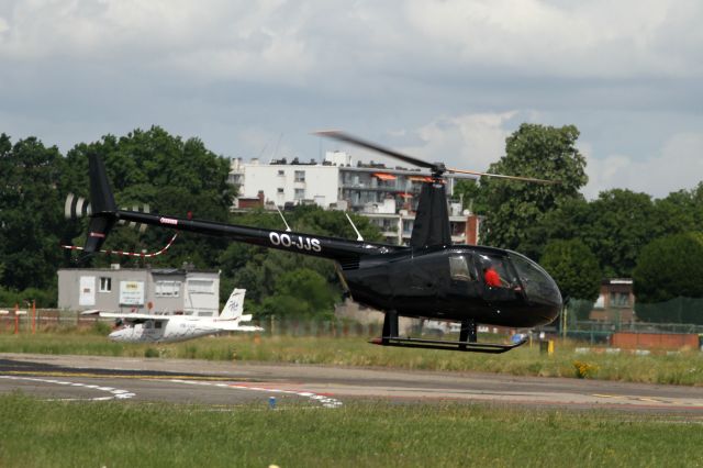 Robinson R-44 (OO-JJS)
