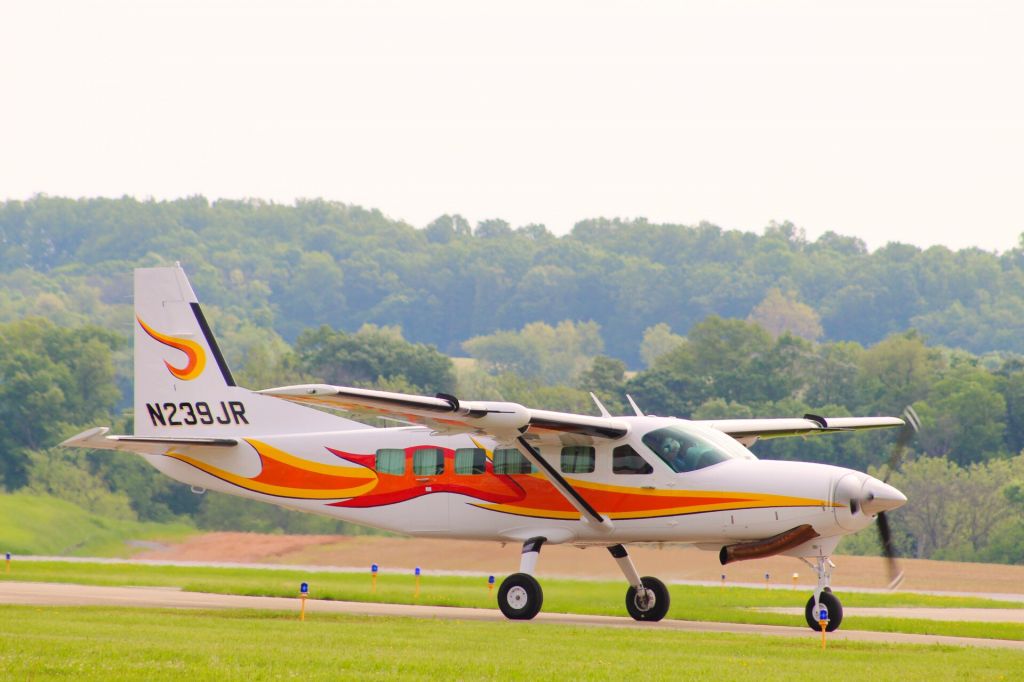 Cessna Caravan (N239JR) - View at full for best quality 