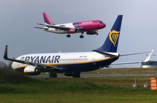 Boeing 737-800 (EI-FRG)