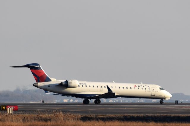 Canadair Regional Jet CRJ-700 (N390CA)