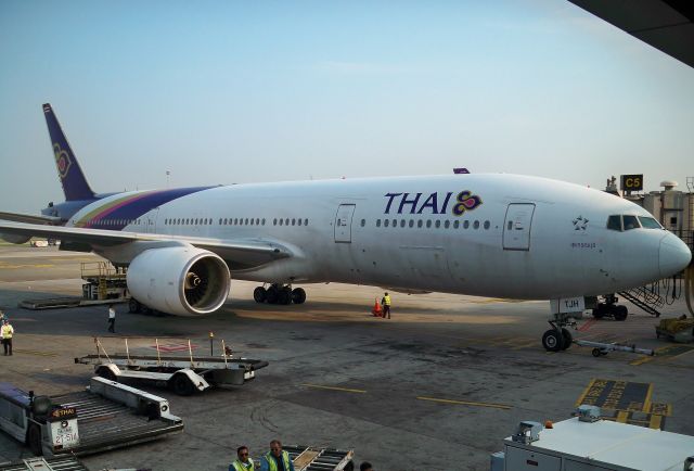Boeing 777-200 (HS-TJH) - Thai Airways 777-2D7 HS-TJH at Bangkok (BKK) on Oct 14, 2014.