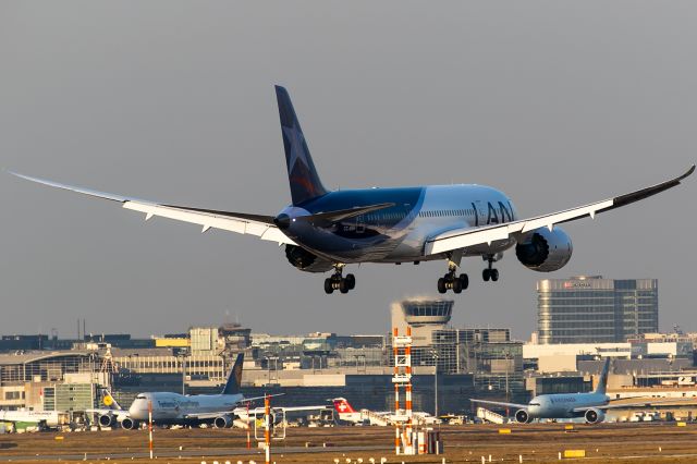 Boeing 787-8 (CC-BBH) - Lan over Siegerflieger