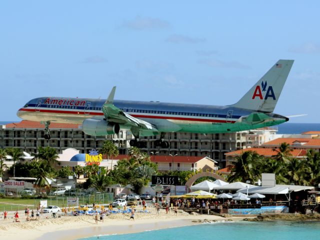 Boeing 757-200 (N612AA)