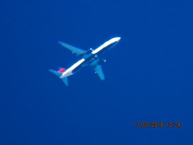 Boeing 737-900 (N858DZ)