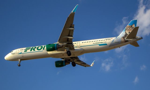 Airbus A321 (N70FR) - Runway 27 landing in strong, 40 MPH crosswinds