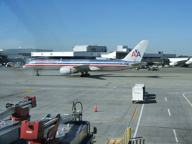 Boeing 757-200 (N718TW)