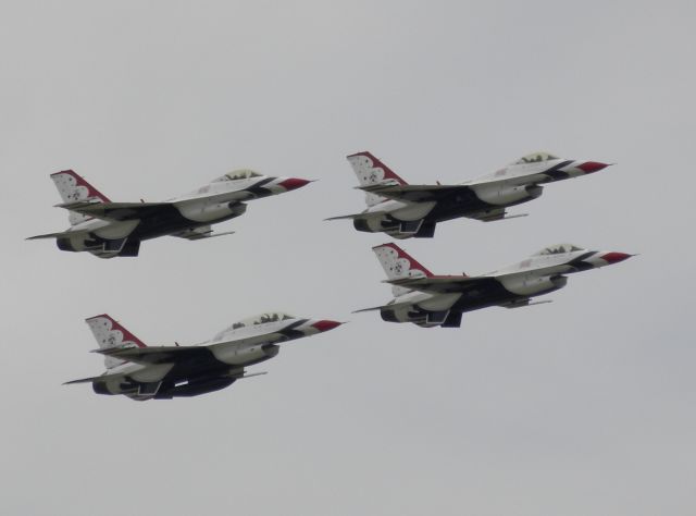 — — - Thunderbirds on display at the Pittsburgh Air Show