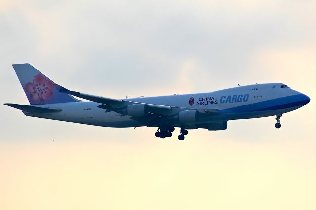 Boeing 747-400 (B-18710)