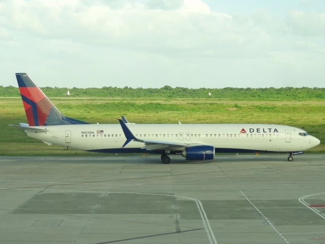 Boeing 737-900 (N859DN)