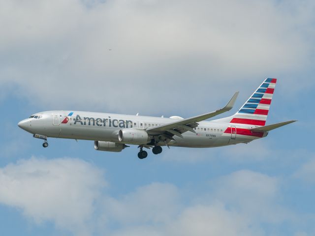 Boeing 737-800 (N978NN) - 4/12/20