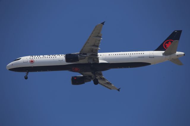 Airbus A321 (C-GIUB)