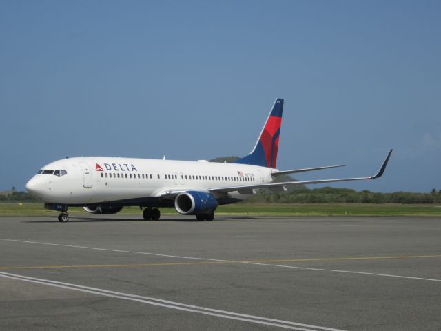 Boeing 737-800 (N3772H)