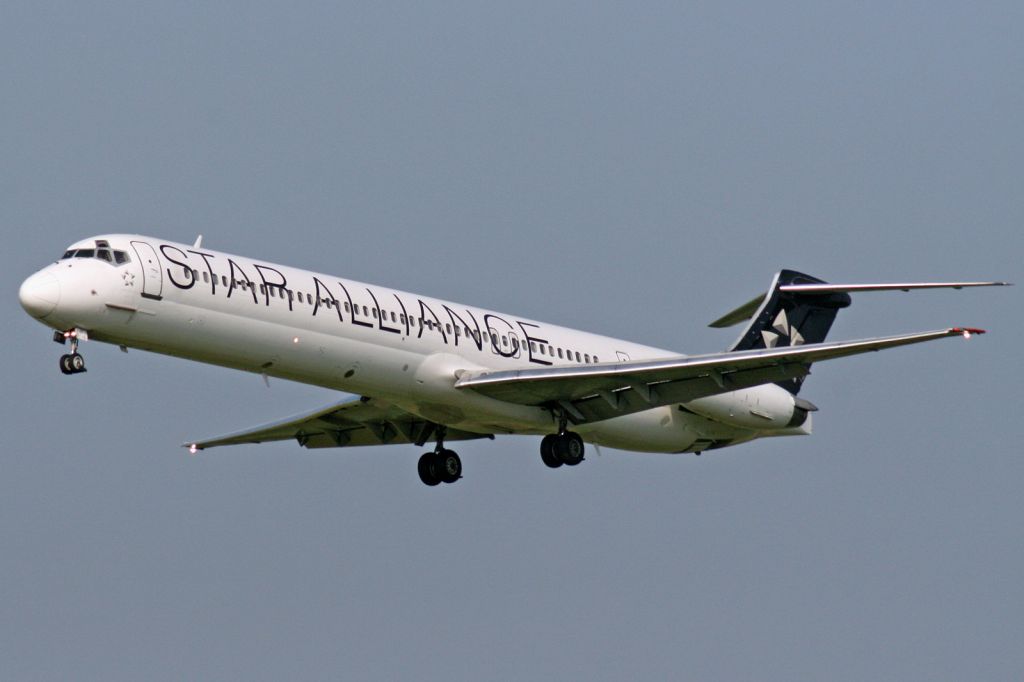 McDonnell Douglas MD-81 (OY-KHP) - "Star Alliance" livery