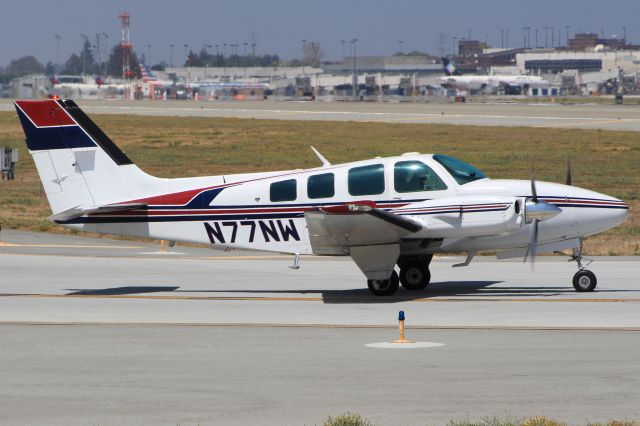 Beechcraft Baron (58) (N77NW)