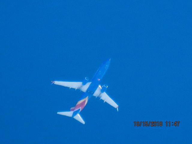 Boeing 737-800 (N8562Z)