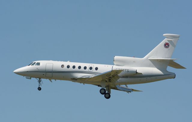 Dassault Falcon 50 (N268TS) - Landing in CYHU on 24R, 2-09-2022