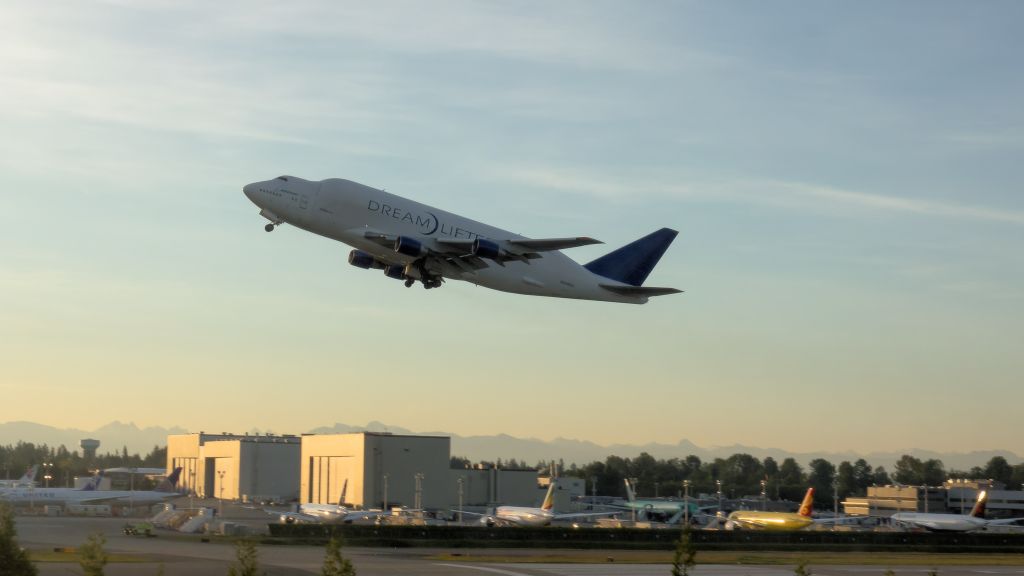 Boeing 747-400 (N2498A)