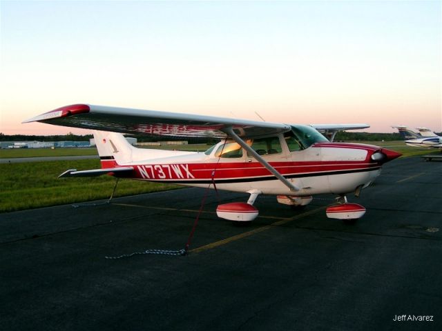 Cessna Skyhawk (N737WX)