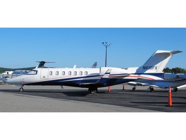 Learjet 40 (N610FX)