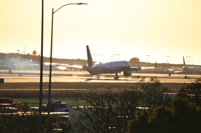 BOEING 757-300 (N57862)