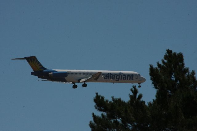 McDonnell Douglas MD-88 (N404NV) - On final for visual 30 at KSMX