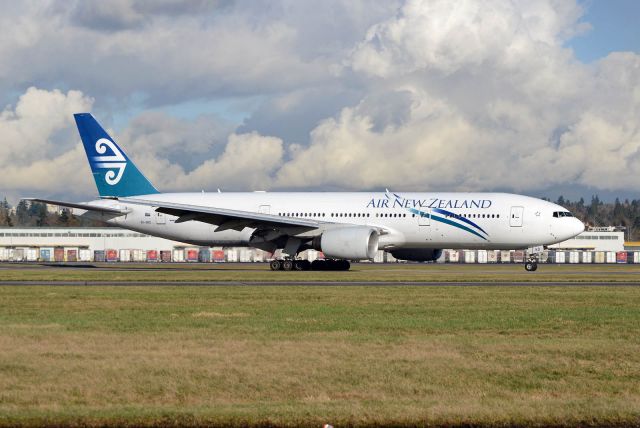 Boeing 777-200 (ZK-OKD)