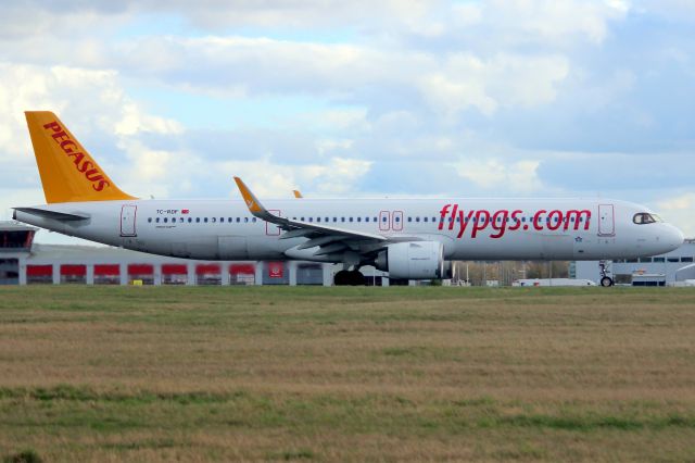 Airbus A321neo (TC-RDF) - Departing rwy 22 on 16-Feb-24 operating flight PGT1164 to LTFJ.