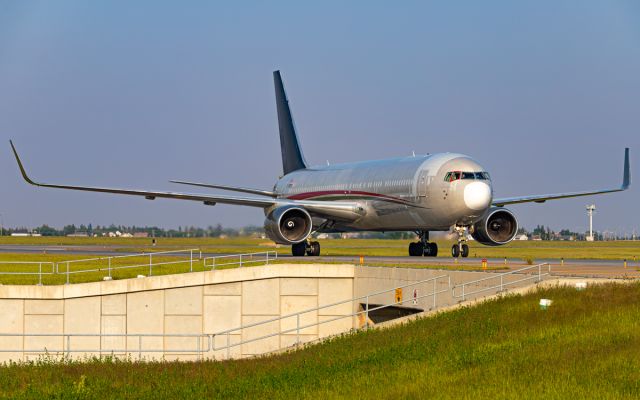 BOEING 767-300 (C-FCPD)