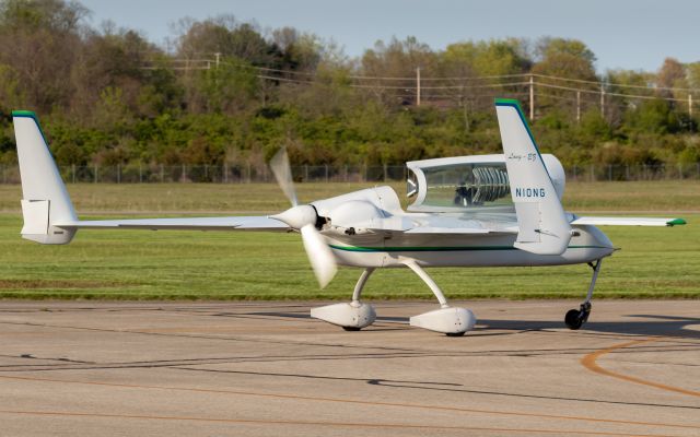 RUTAN Long-EZ (N10NG) - A Rutan LongEZ taxis to runway 29 at Butler County Regional Airport.