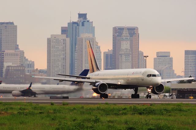 Boeing 757-200 (N507US) - RWY 9er take off roll on FlightAware.Com !