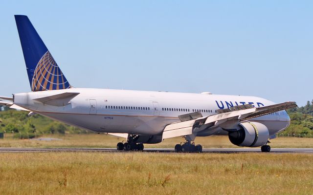 Boeing 777-200 (N779UA) - united b777-222 n779ua landing at shannon from dublin 24/6/18.