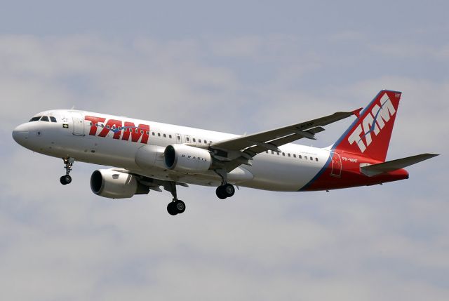 Airbus A320 (PR-MHF)
