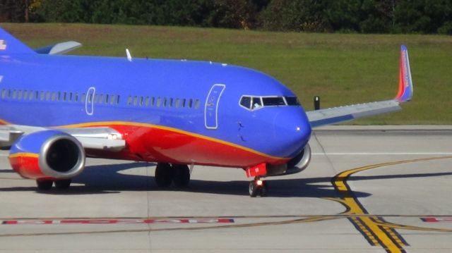 BOEING 737-300 (N618WN) - Turning off runway 5L.  Taken October 27, 2014.