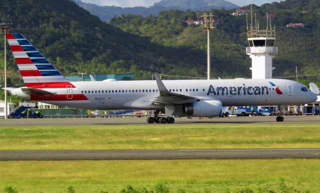 Boeing 757-200 (N692AA)